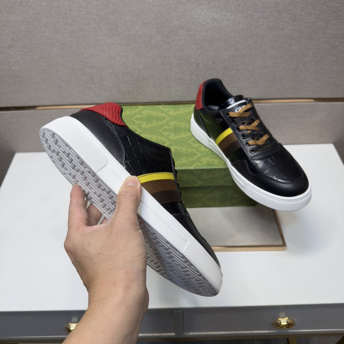 Gucci Black Stripe Low-Top Sneakers — detail