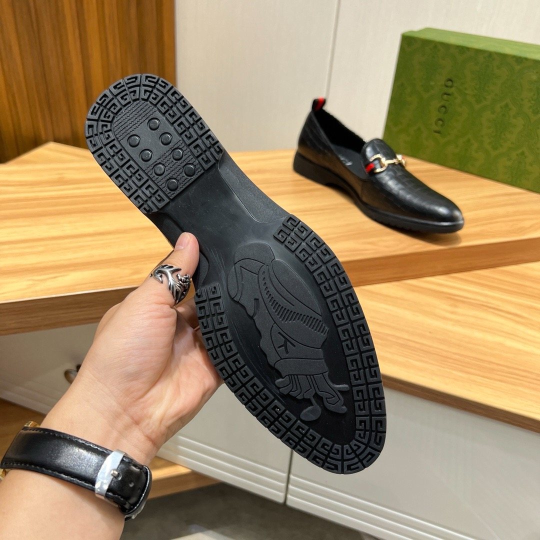 Gucci Croc-Embossed Horsebit Loafers — detail